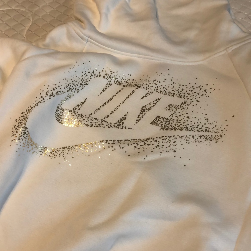 NEW Nike hoodie with pockets
